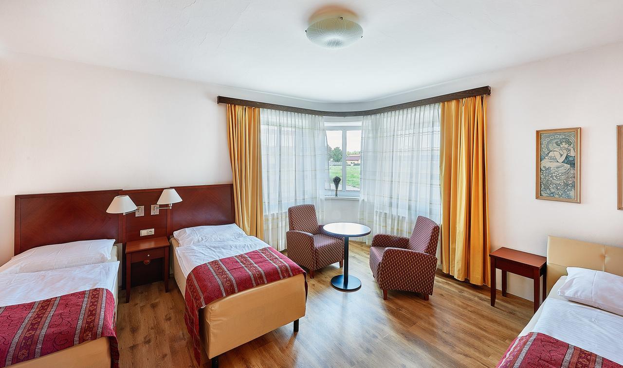 Hotel Penzion Karolinka Kromieryż Zewnętrze zdjęcie