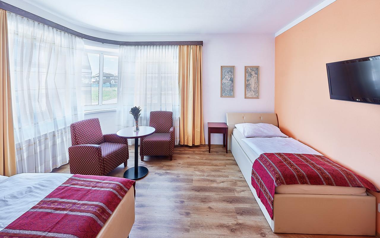 Hotel Penzion Karolinka Kromieryż Zewnętrze zdjęcie